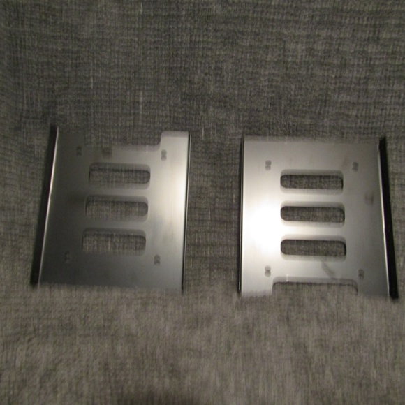 GLOTRENDS 2.5 to 3.5 Inch SSD HDD Holder Metal Mounting Bracket - Picture 2 of 4